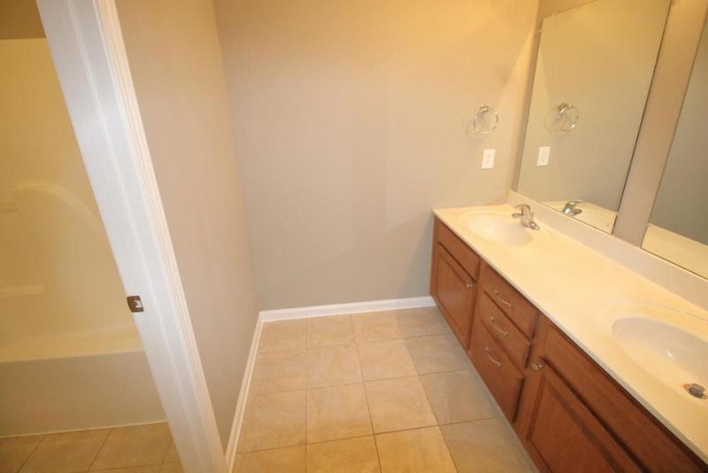 102 Chestnut Oaks Court Photo 10
