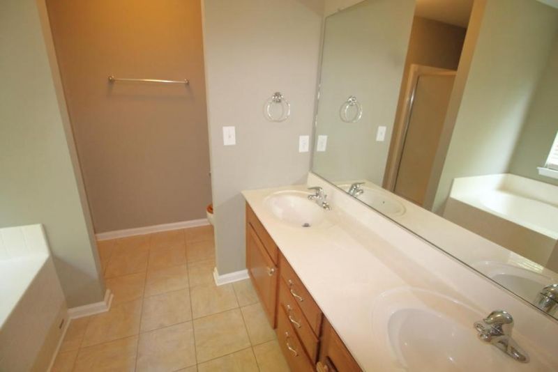 102 Chestnut Oaks Court Photo 9