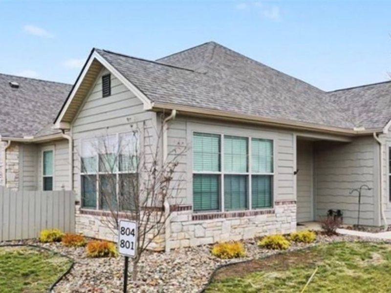 9264 Sharrott Road, Unit 801, Poland, OH 44514 Photo 1