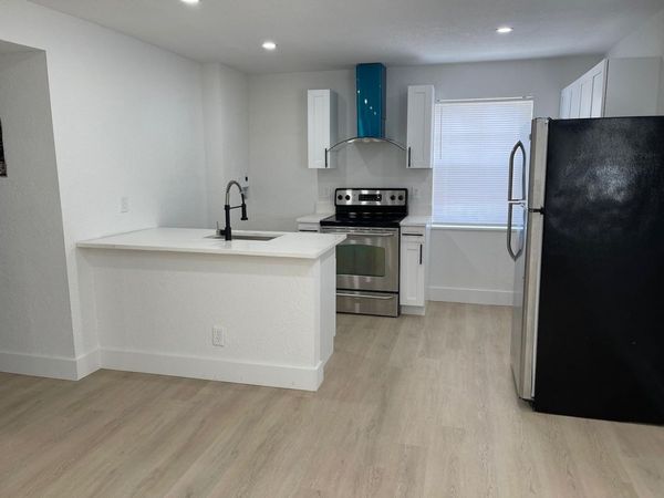 1015 NE 17th Avenue, Unit 203, Fort Lauderdale, FL 33304