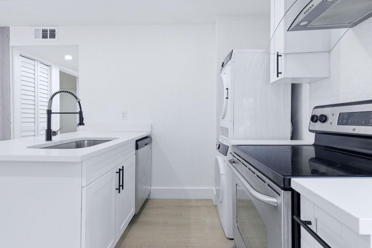 1015 NE 17th Avenue, Unit 203, Fort Lauderdale, FL 33304 Photo