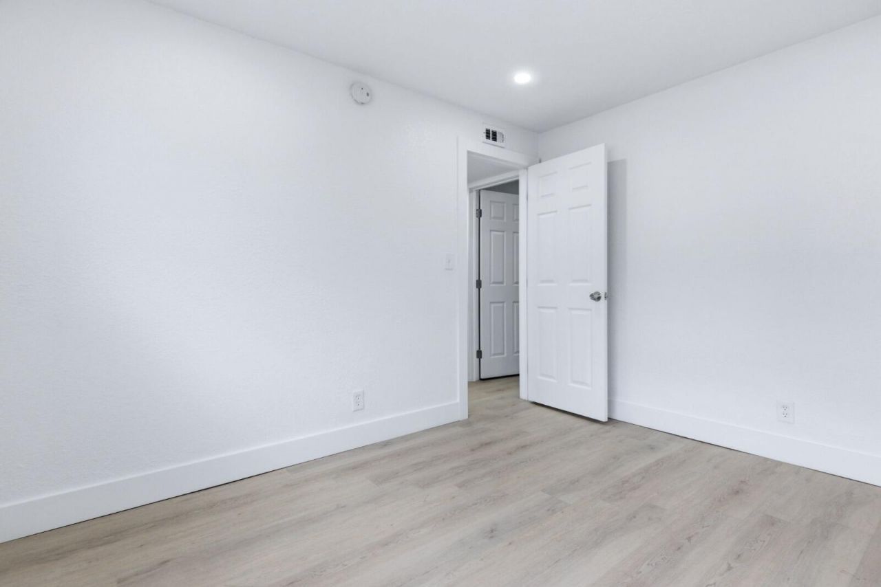 1015 NE 17th Avenue, Unit 203, Fort Lauderdale, FL 33304 Photo