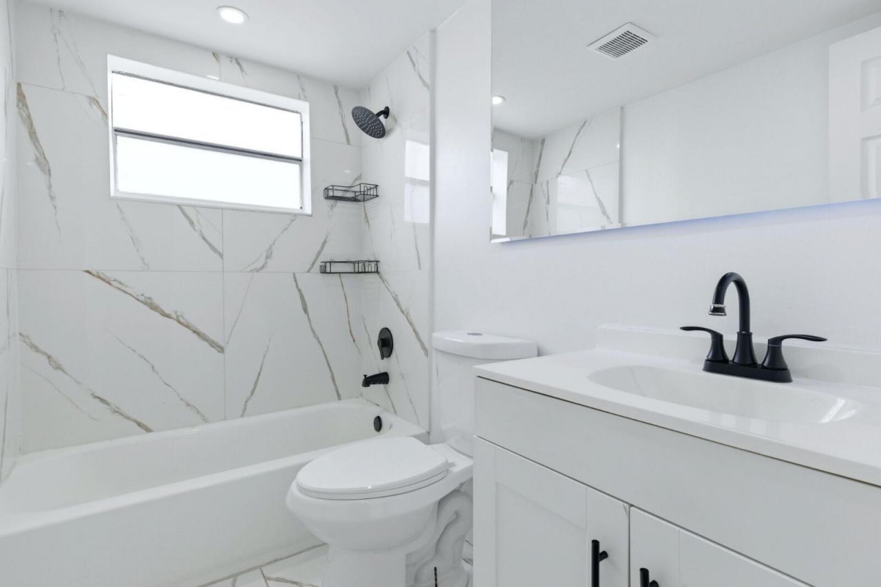1015 NE 17th Avenue, Unit 203, Fort Lauderdale, FL 33304 Photo