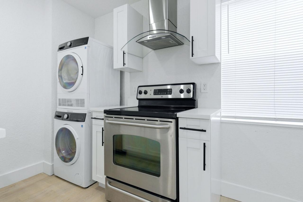1015 NE 17th Avenue, Unit 203, Fort Lauderdale, FL 33304 Photo