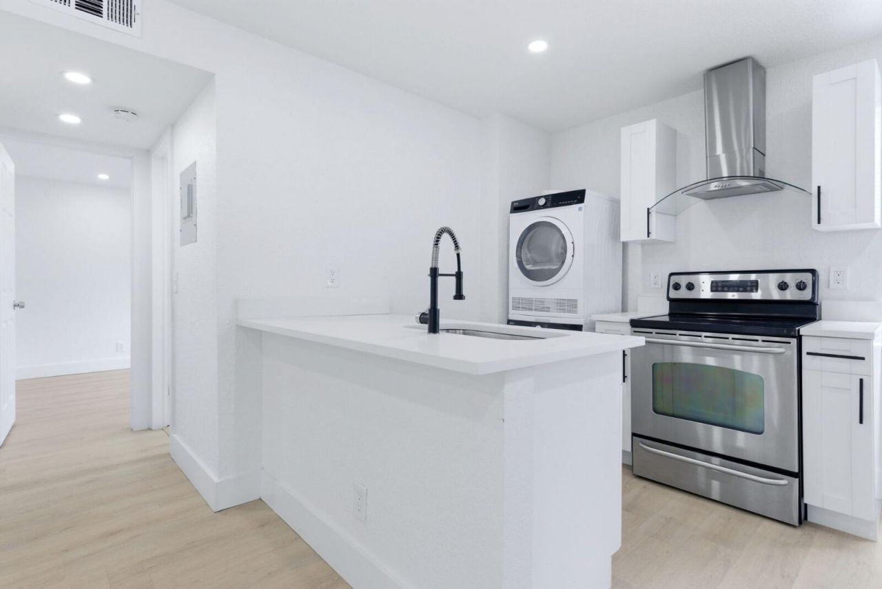 1015 NE 17th Avenue, Unit 203, Fort Lauderdale, FL 33304 Photo