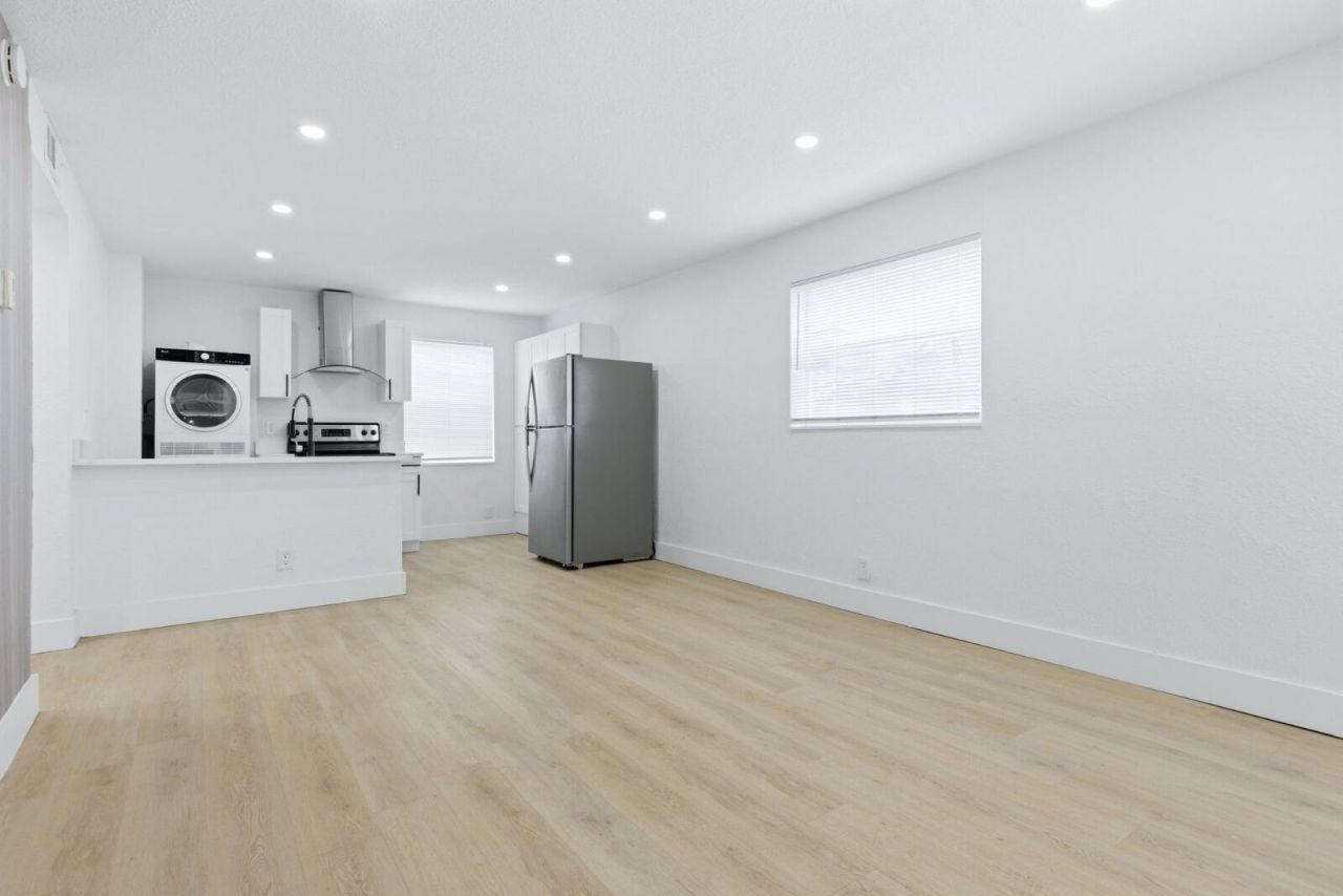 1015 NE 17th Avenue, Unit 203, Fort Lauderdale, FL 33304 Photo