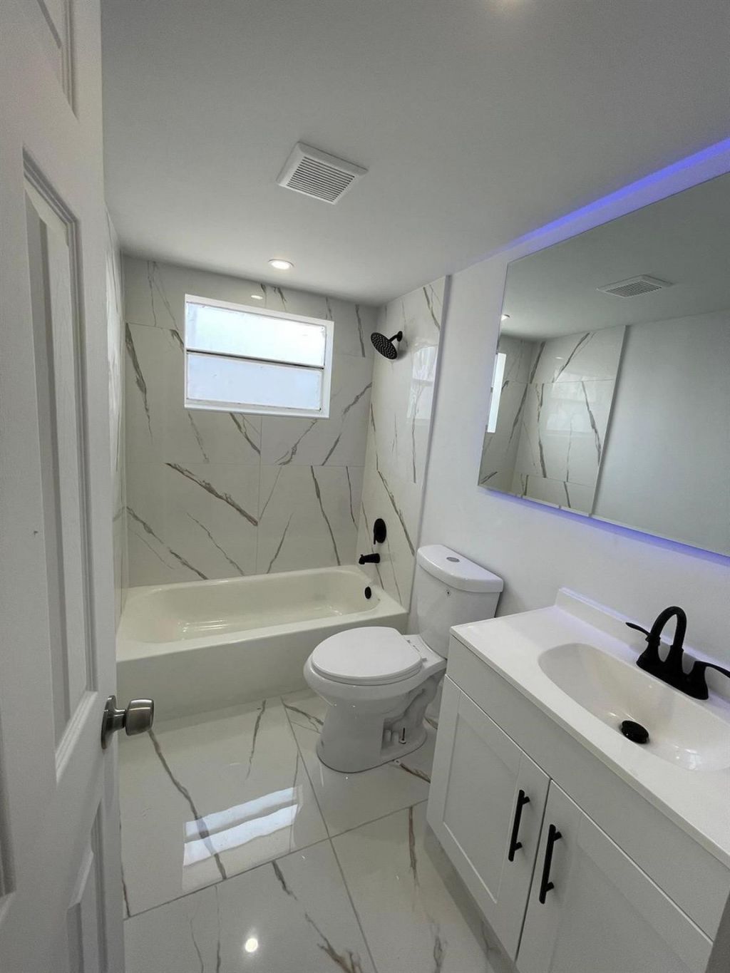 1015 NE 17th Avenue, Unit 203, Fort Lauderdale, FL 33304 Photo