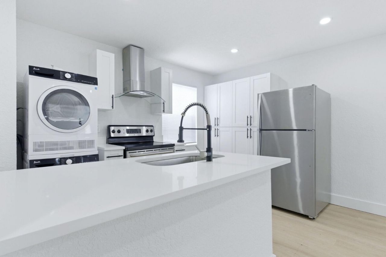 1015 NE 17th Avenue, Unit 203, Fort Lauderdale, FL 33304 Photo