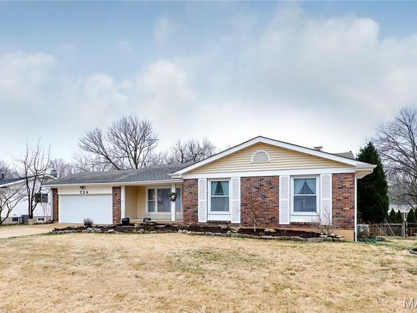 724 Le Manns Drive, Manchester, MO 63021