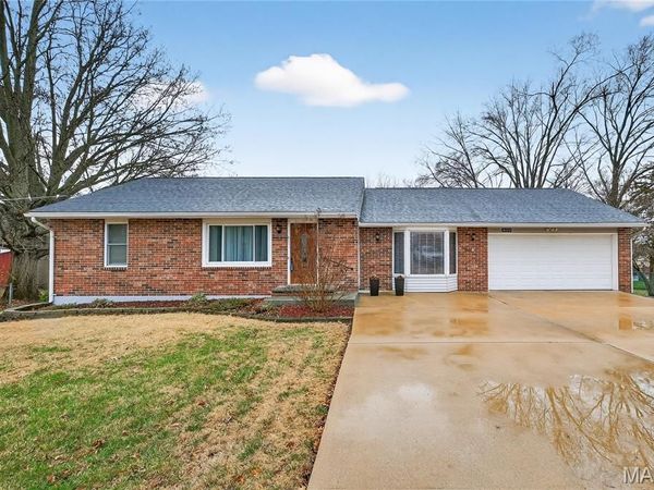 4632 Ringer Road, St Louis, MO 63129