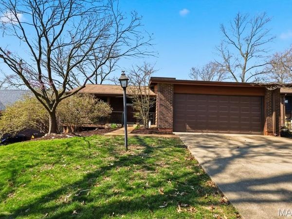 2181 Cherrycove Court, Maryland Heights, MO 63043