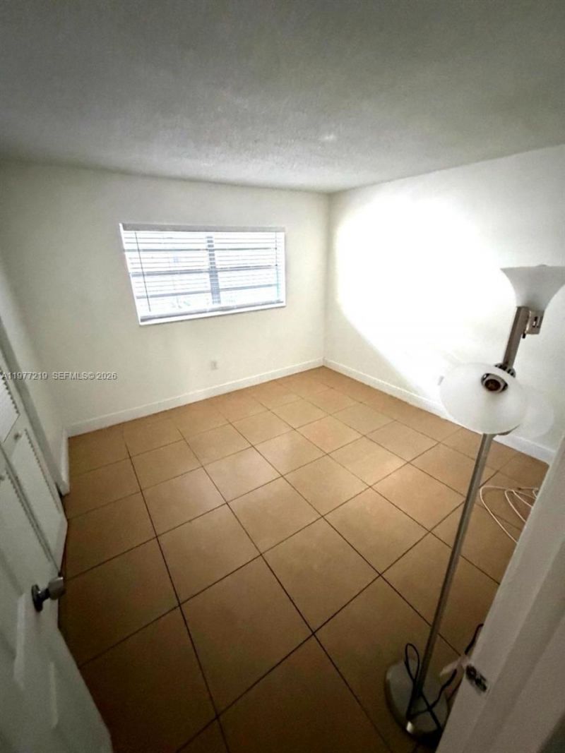1735 W 60th St, Unit M201, Hialeah, FL 33012 Photo