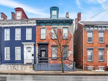 104 E COLLEGE AVENUE, YORK, PA 17401