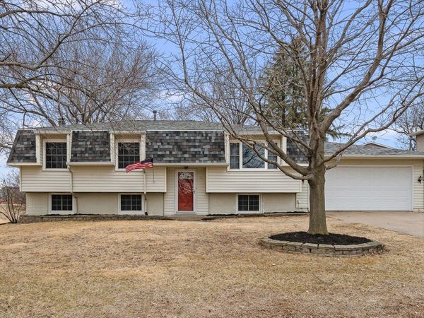 20 Valley Drive , Park View, IA 52748