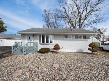 36 Osage Circle, Waterford Twp, MI 48328