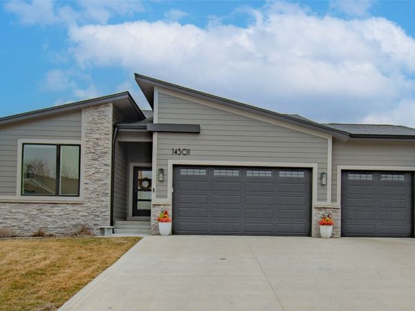 14301 Sutton Drive, Urbandale, IA 50323