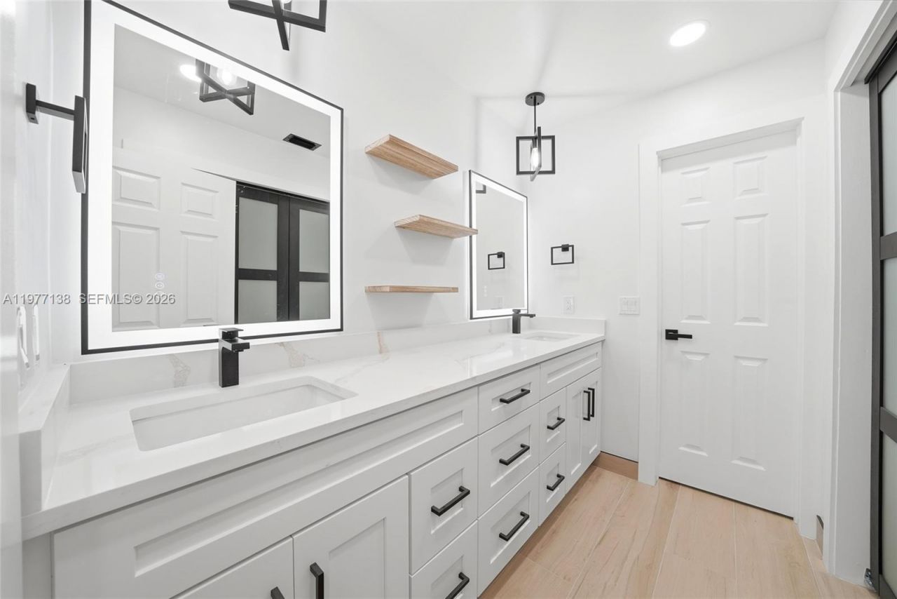 1880 NE 206th Ter, Miami, FL 33179 Photo