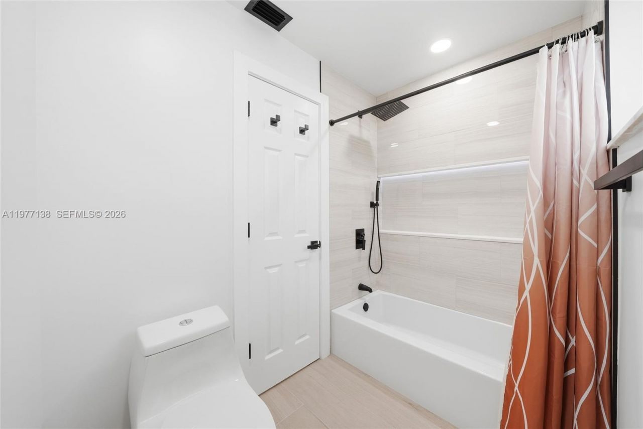 1880 NE 206th Ter, Miami, FL 33179 Photo