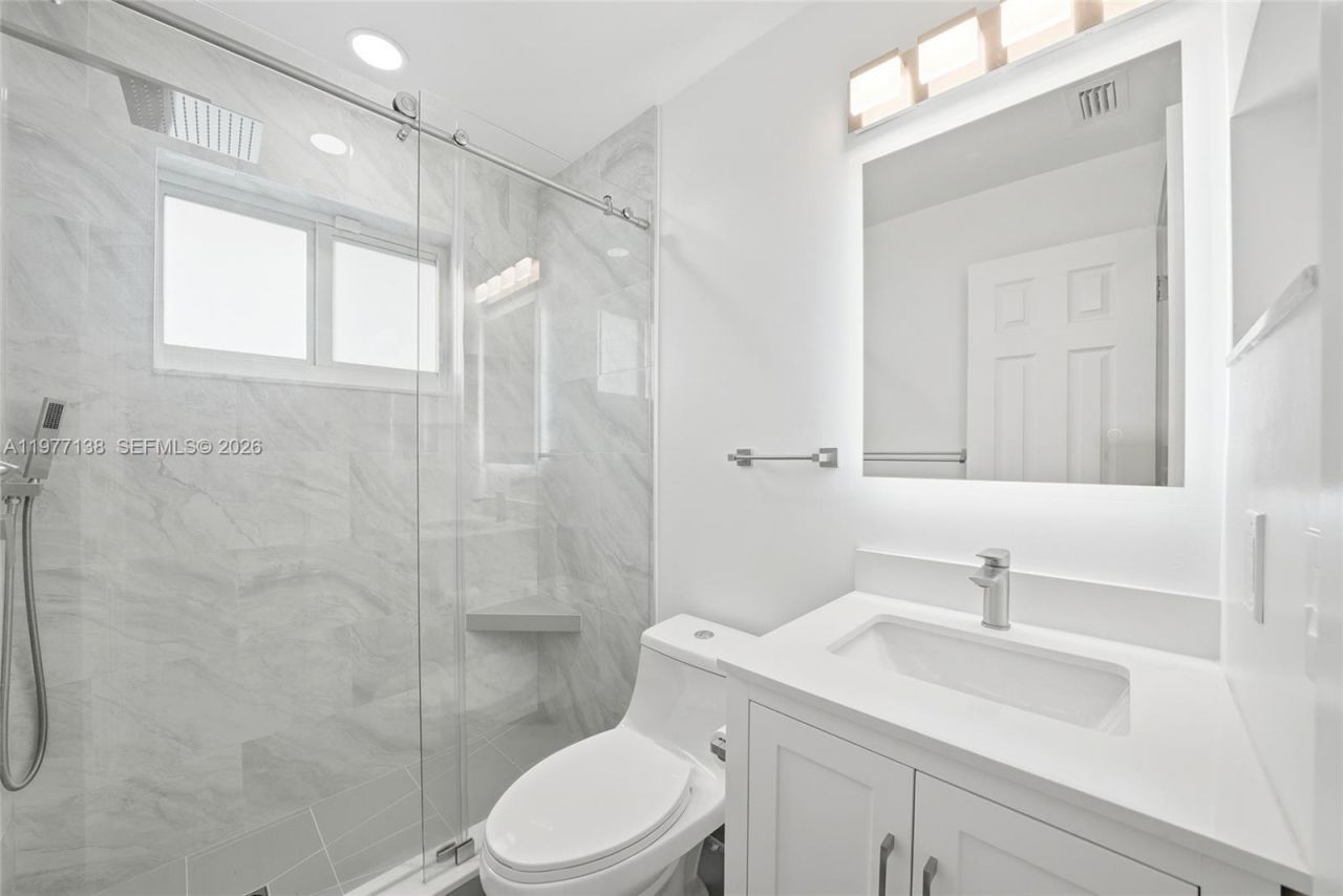 1880 NE 206th Ter, Miami, FL 33179 Photo