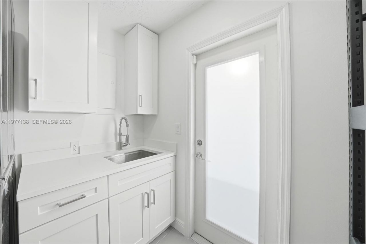 1880 NE 206th Ter, Miami, FL 33179 Photo