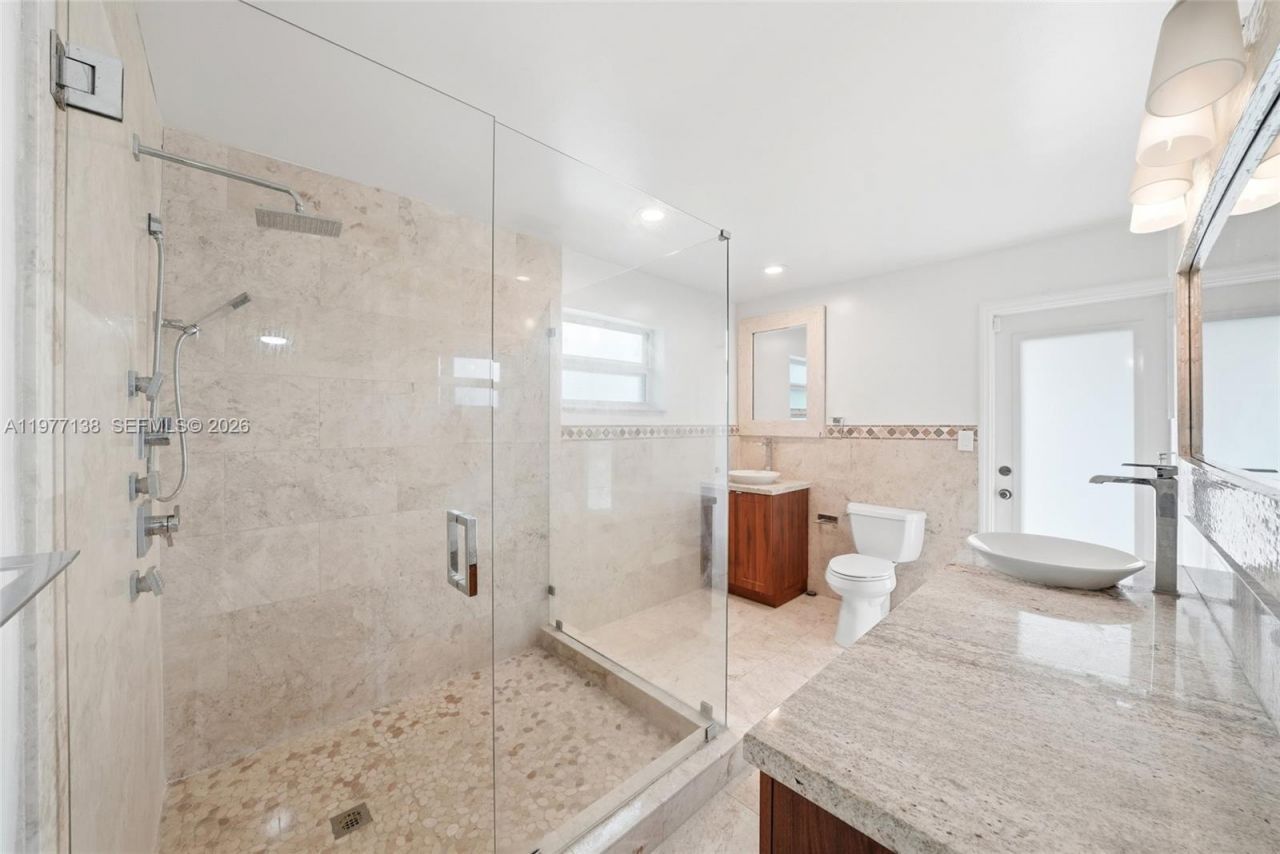 1880 NE 206th Ter, Miami, FL 33179 Photo