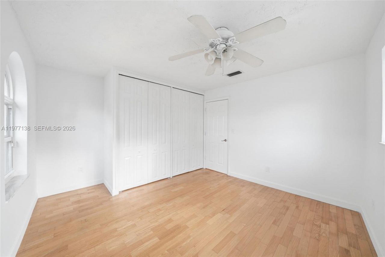 1880 NE 206th Ter, Miami, FL 33179 Photo