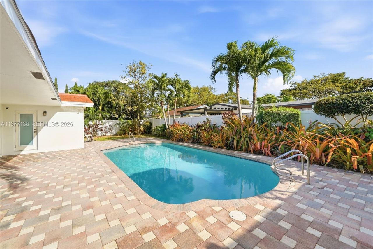 1880 NE 206th Ter, Miami, FL 33179 Photo