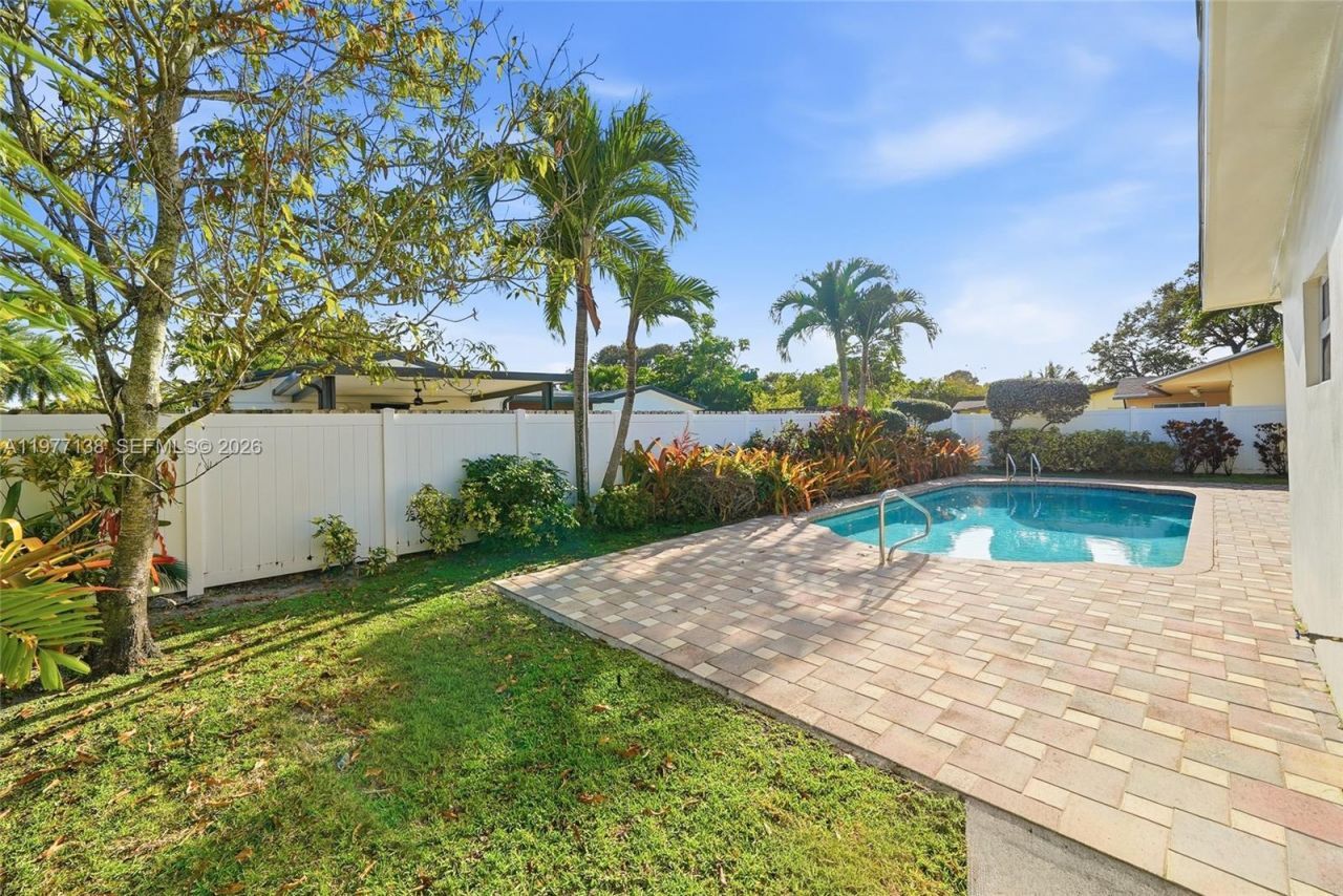 1880 NE 206th Ter, Miami, FL 33179 Photo