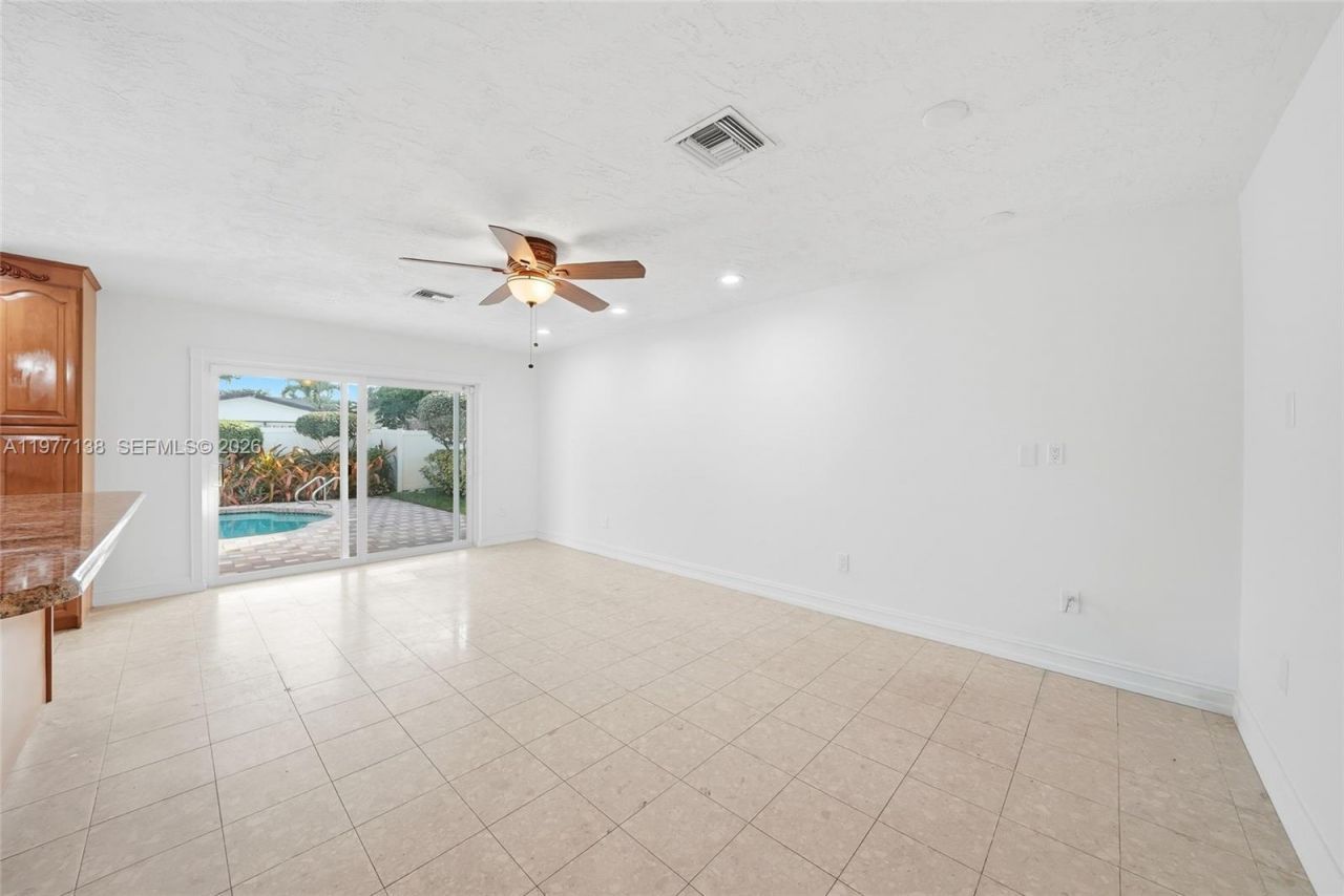 1880 NE 206th Ter, Miami, FL 33179 Photo