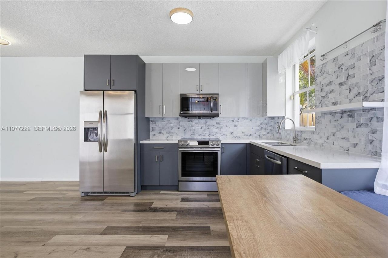 1755 Seagrape Way, Hollywood, FL 33019 Photo