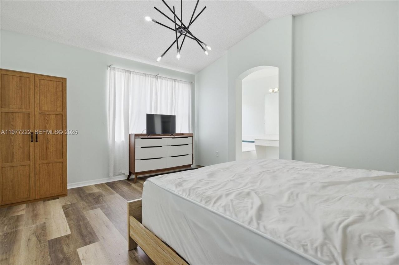 1755 Seagrape Way, Hollywood, FL 33019 Photo