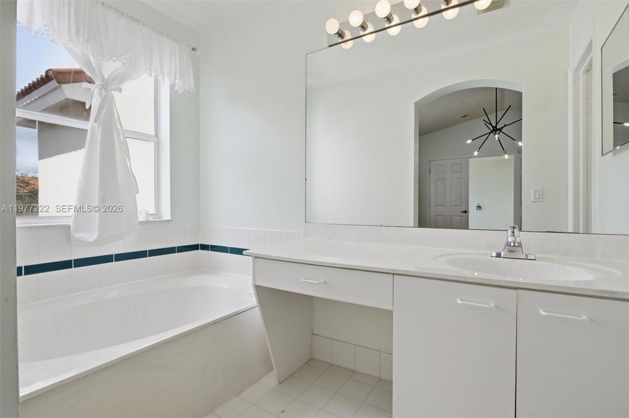 1755 Seagrape Way, Hollywood, FL 33019 Photo