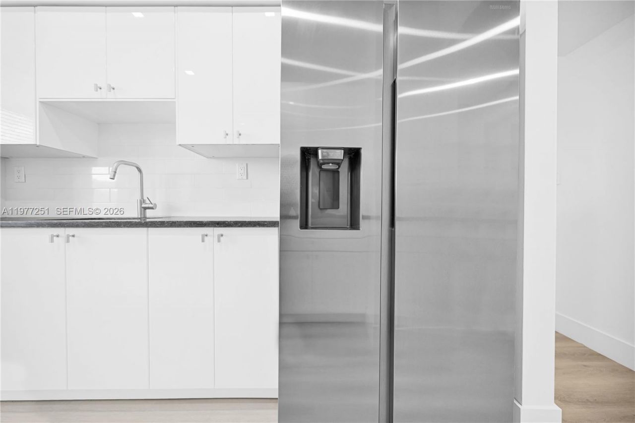 250 180th Dr , Unit 554, Sunny Isles Beach, FL 33160 Photo