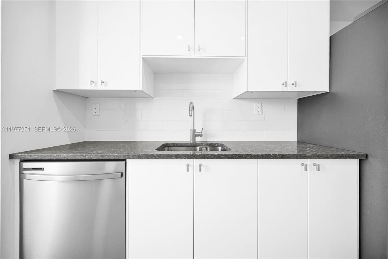 250 180th Dr , Unit 554, Sunny Isles Beach, FL 33160 Photo