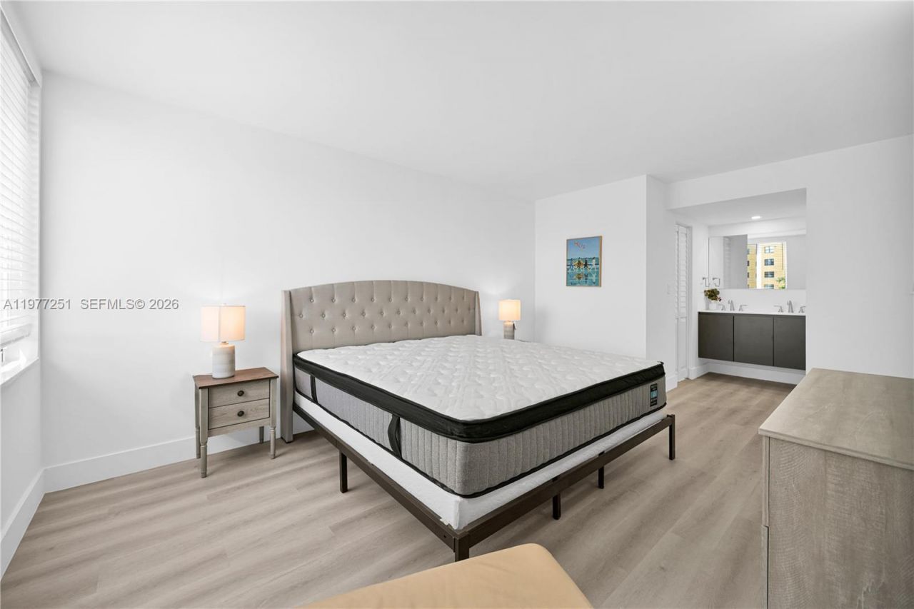 250 180th Dr , Unit 554, Sunny Isles Beach, FL 33160 Photo