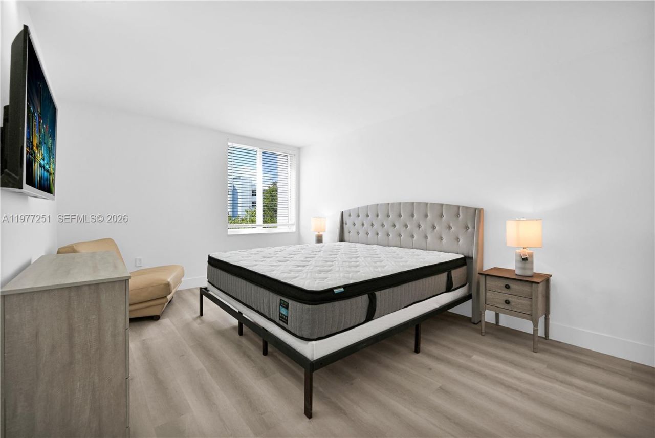 250 180th Dr , Unit 554, Sunny Isles Beach, FL 33160 Photo