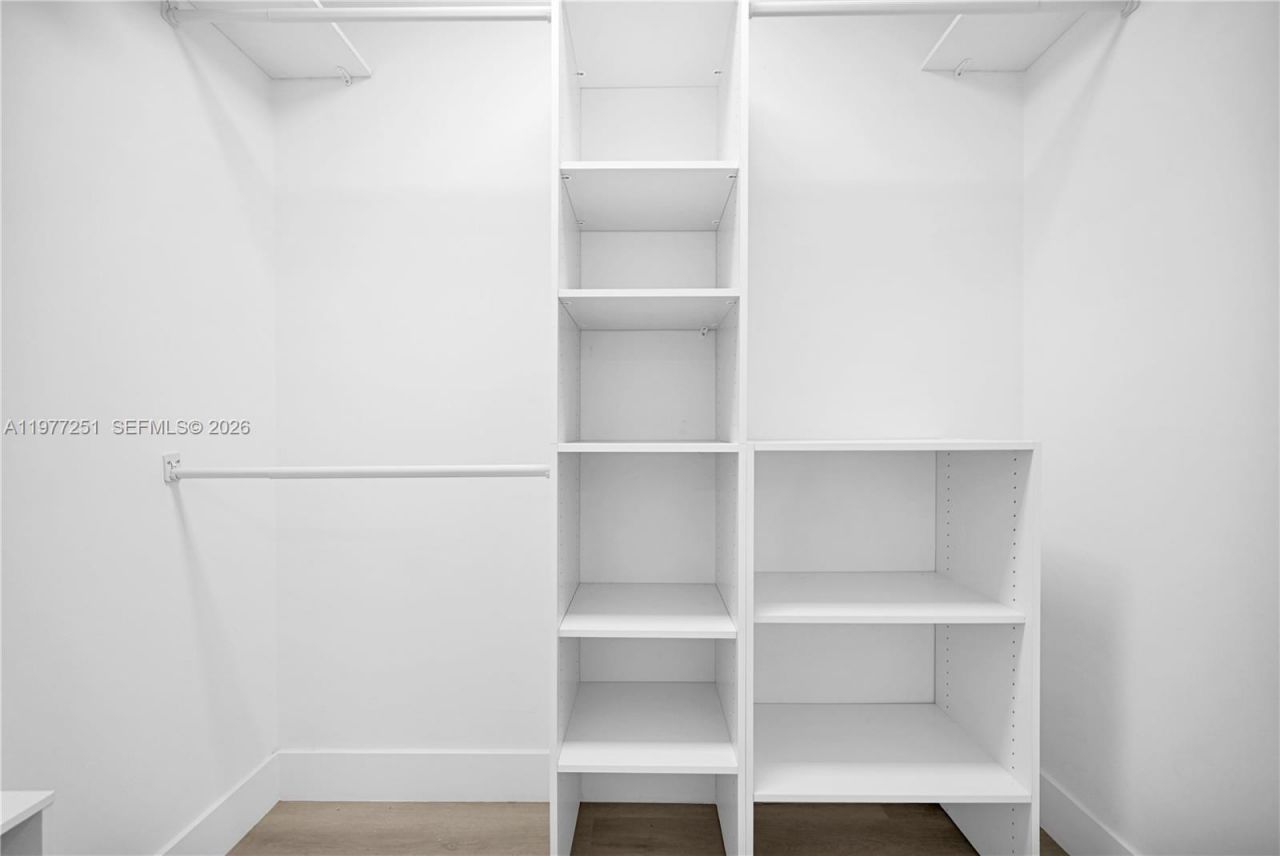 250 180th Dr , Unit 554, Sunny Isles Beach, FL 33160 Photo