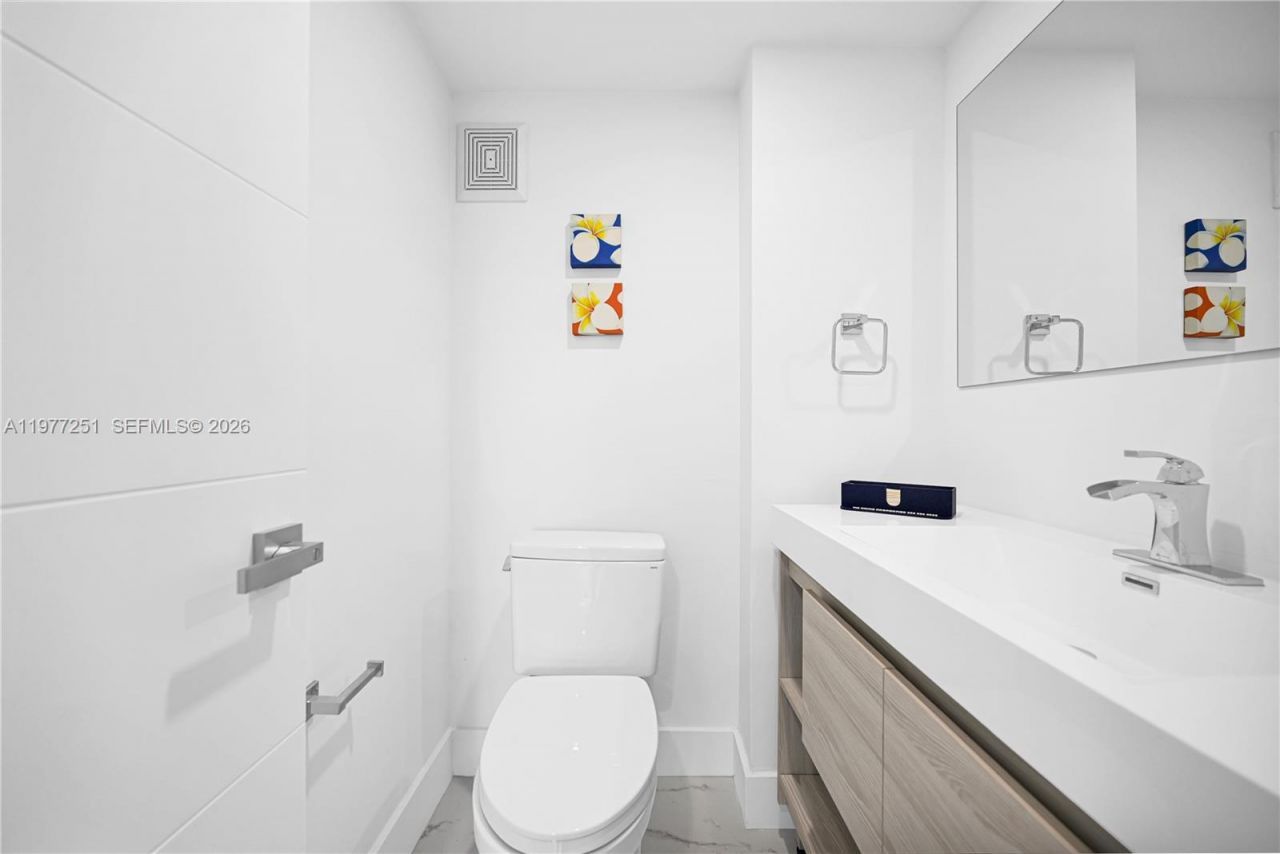 250 180th Dr , Unit 554, Sunny Isles Beach, FL 33160 Photo