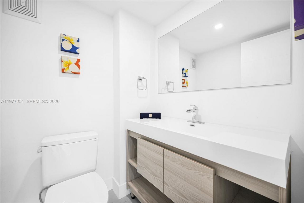 250 180th Dr , Unit 554, Sunny Isles Beach, FL 33160 Photo