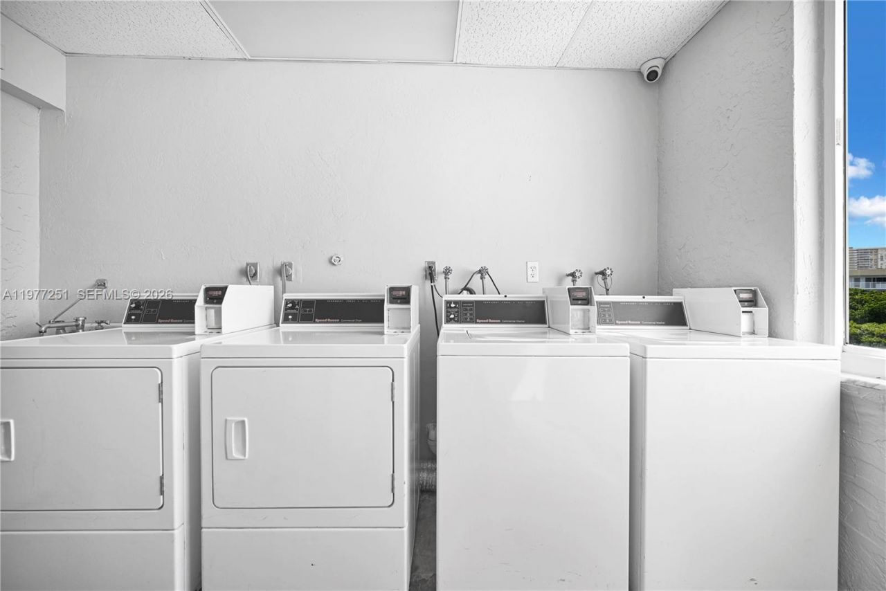 250 180th Dr , Unit 554, Sunny Isles Beach, FL 33160 Photo