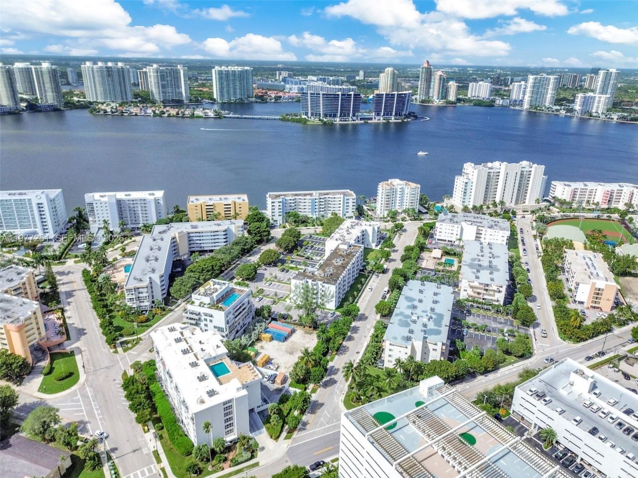 250 180th Dr , Unit 554, Sunny Isles Beach, FL 33160 Photo