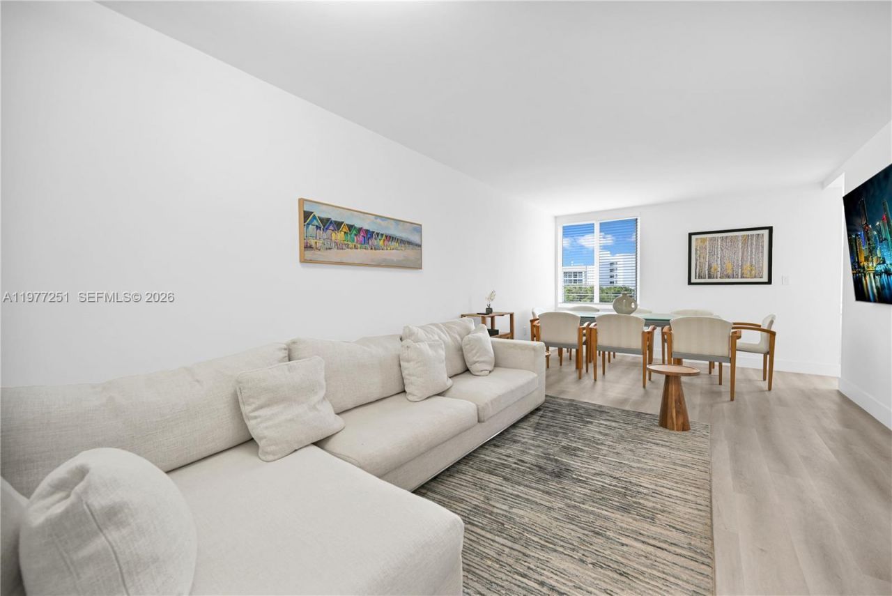 250 180th Dr , Unit 554, Sunny Isles Beach, FL 33160 Photo