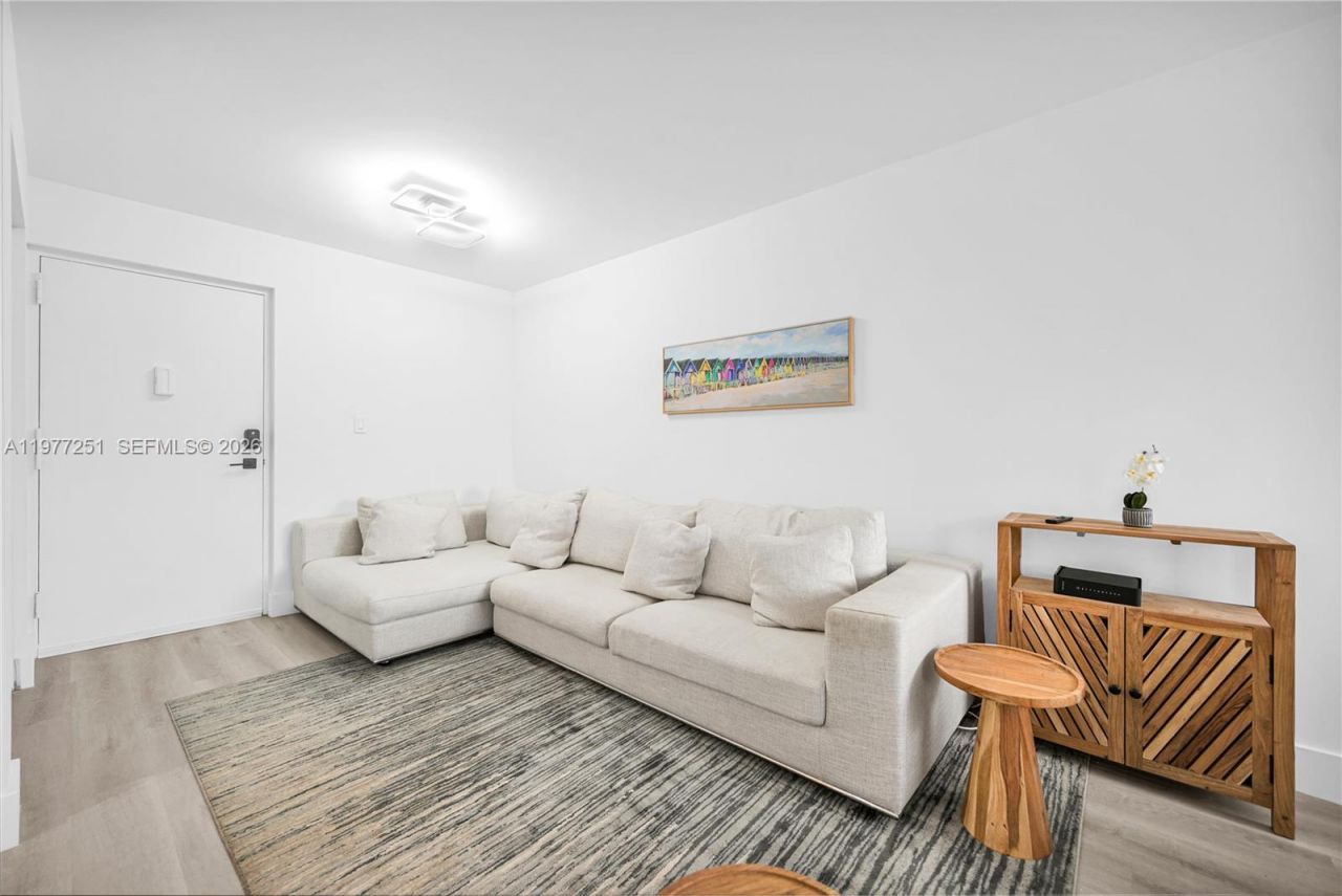 250 180th Dr , Unit 554, Sunny Isles Beach, FL 33160 Photo