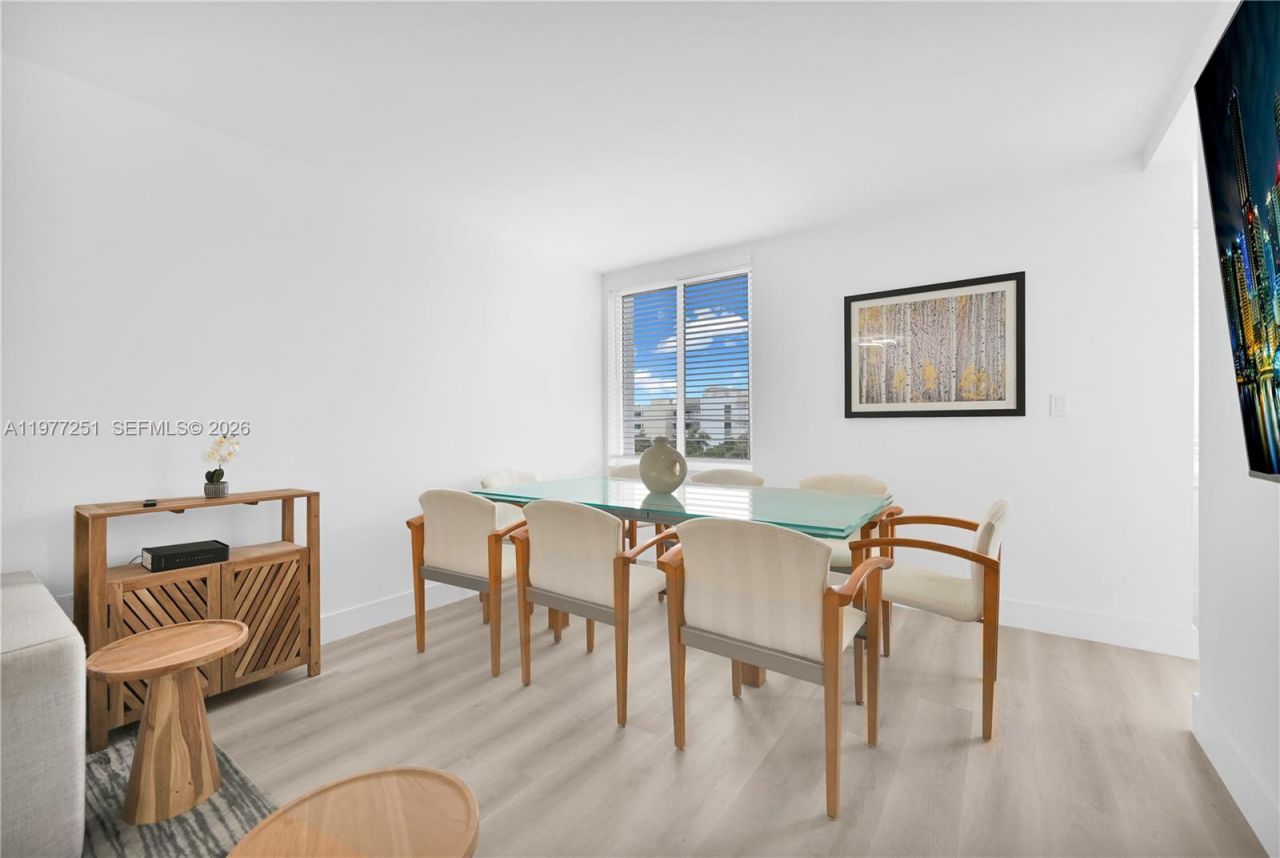 250 180th Dr , Unit 554, Sunny Isles Beach, FL 33160 Photo