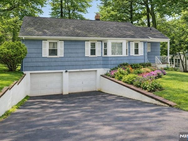 476 Greenway Drive, LEONIA, NJ 07605