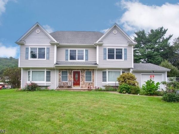 4 Budd St, Roxbury, NJ 07852
