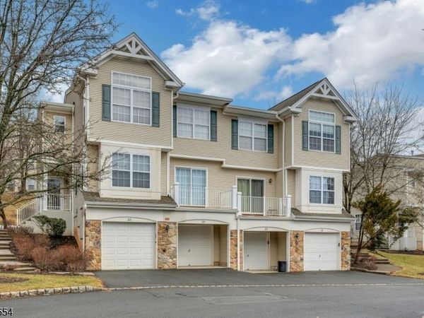 24 Dudley Ct, Green Brook, NJ 08812