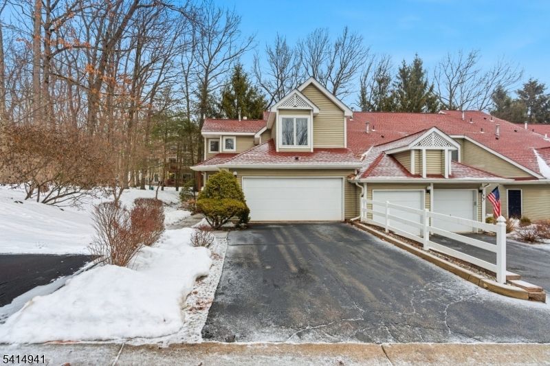 20 Heritage Ct, Jefferson, NJ 07438 Main Photo