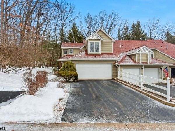 20 Heritage Ct, Jefferson, NJ 07438