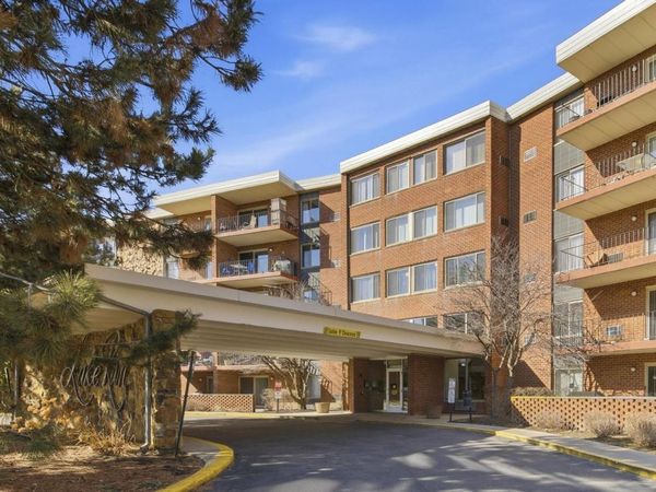 16 E Old Willow Road , Unit 214s, Prospect Heights, IL 60070